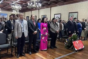 参加集会的代表们重温越委传统友好和全面伙伴关系的各个里程碑。（图：越通社）