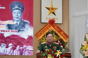 国防部第3军团原司令、战略院原院长阮德海中将在会上发表。