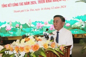 中央检委会主任陈锦秀在会议上发表讲话。（图：越通社）