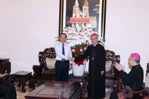 市领导向各教区祝贺2024年圣诞节