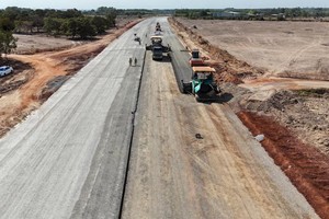 建设中的边和-头顿高速公路。（图：美丽）