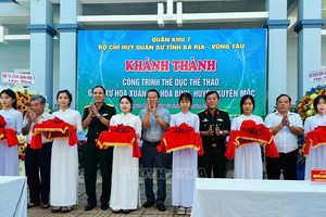 欢欣迎接充满温馨丰衣足食圣诞节