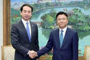 黎成龙副总理接见中国大使何炜