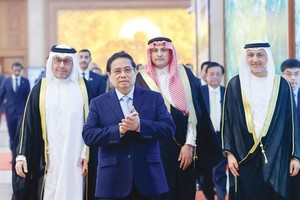 政府总理范明政接见了沙特阿拉伯、阿联酋、卡塔尔三国驻越南大使。（图：曰钟）