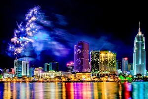 胡志明市祝捷盛典 柯成智达摄