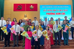 市、郡领导祝贺森举坊领导。