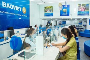 客户在保越人寿保险公司交易。