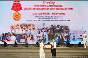 共青团市委原书记潘氏青芳荣获三等劳动勋章。