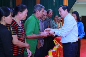 关照贫民喜迎新春