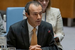 联合国政治与建设和平事务及和平行动部主管中东、亚洲和太平洋事务助理秘书长希阿里在安理会关于防扩散和朝鲜民主主义人民共和国的会议上发言。（图：联合国）