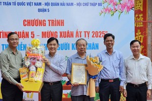 岁暮送暖献爱心