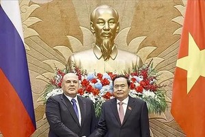 国会主席陈青敏会见俄罗斯联邦政府总理米舒斯京