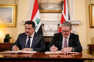 伊拉克总理穆罕默德‧希亚‧苏达尼与英国首相基尔‧斯塔默14日在英国首都伦敦签署一揽子合作协议，总额高达123亿英镑(约合150亿美元)，主要涉及伊方基础设施建设和军事设施升级。（图：互联网）