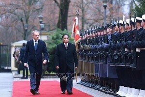 政府总理范明政对波兰进行正式访问的欢迎仪式举行。（图：越通社）