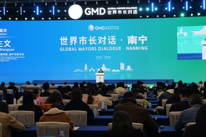 南宁市委书记农生文致辞。