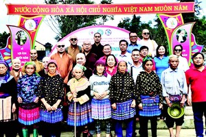 华人佛教慈善团向受3号台风侵袭的同胞发送救助金。