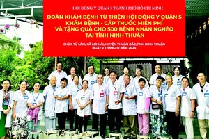 第五郡东医会慈善诊所的医师和工作人员。