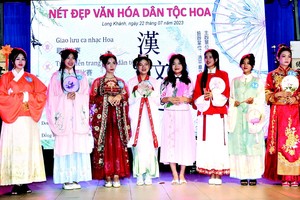 2023年同奈省华校“汉文化之美”歌唱与汉服展示比赛。