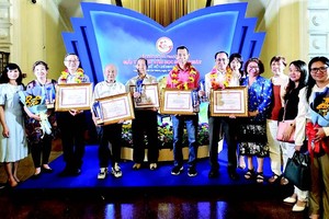 市各民族文学艺术协会荣获市人委会第三次胡志明市文学艺术奖。