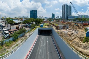 阮文灵-阮友寿街隧道通车