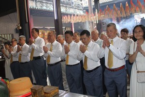 穗城会馆理事会举行岁暮祭圣仪式。