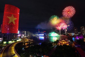 本市将于除夕夜在15个地点燃放烟花。