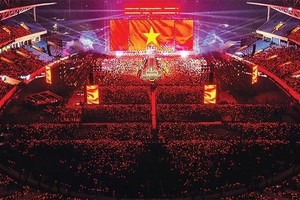 吸引数万名观众的河内音乐晚会场景。（组委会供图）