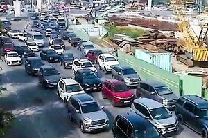 大年初二早上，从本市前往同奈省的安富交通枢纽发生车辆拥堵情况。