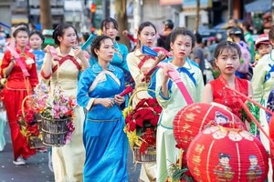 每年元宵节游行活动备受广大民众欢迎。