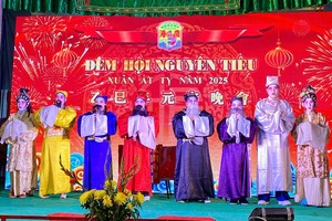 海南会馆业余琼剧组演出《八仙贺寿》。