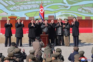 金正恩出席洪涝灾区温室农场建设开工典礼