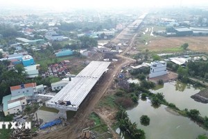 市环市三路项目途经隆安省的高速公路部分将完善并预计于今年12月31日之前进行技术通车。（图：越通社）
