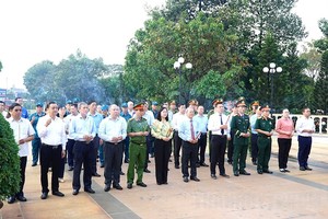 年轻人随时履行神圣义务