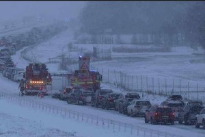 瑞典高速公路连环车祸超130人送院治疗