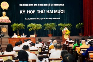 图为 2021-2026年任期第十届市人民议会第20次会议现场一隅。（图：越通社）