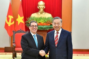 党总书记、国家主席接见古巴外长