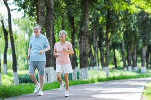 新研究发现，每周进行约35分钟的中等强度到高强度锻炼，就能让中老年人的罹患痴呆症风险降低41%。（示意图：互联网）