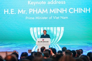 政府总理范明政在论坛上发表演讲。（图：黄玲）