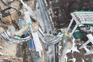 京畿道安城市在建桥樑坍塌事故现场。（图：互联网）