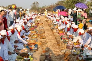 平顺省占婆族同胞墓园扫墓仪式。（图：TL）