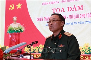 越南人民军副总参谋长蔡大玉中将在座谈会上发言。（图：越通社）