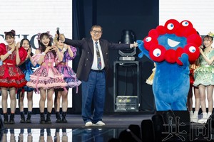 石破惊喜亮相「东京少女时装展」