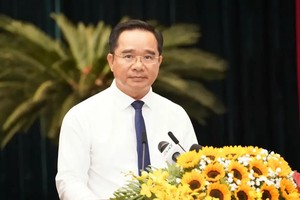 政府总理批准阮文得同志当选市人委会主席的结果。 图为市人委会主席阮文得。（图：顺文）