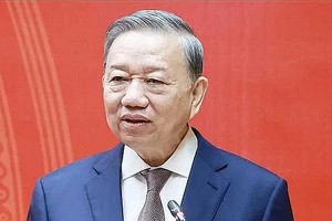 党中央总书记苏林偕夫人启程对印尼、东盟秘书处、新加坡进行访问