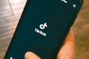 资料显示，TikTok在美国的业务估值高达600亿美元，因其拥有超过1亿美国用户，吸引了多家公司的兴趣。（示意图：互联网）