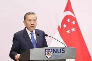 苏林总书记在新加坡李光耀公共政策学院发表政策演讲。（图：越通社）