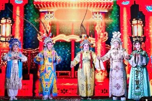 琼剧演出贺元宵。