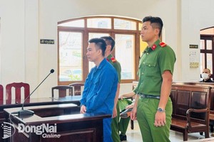 名山在法庭上受审。（图：同奈在线）