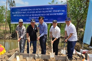 由越南家族企业青商俱乐部捐建堤岸桥动工。