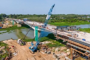 胡志明路清安桥合龙